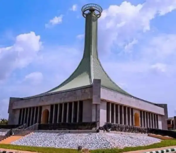 Buhari Completes Nnamdi Azikiwe Mansoleum In Anambra State (Photos)